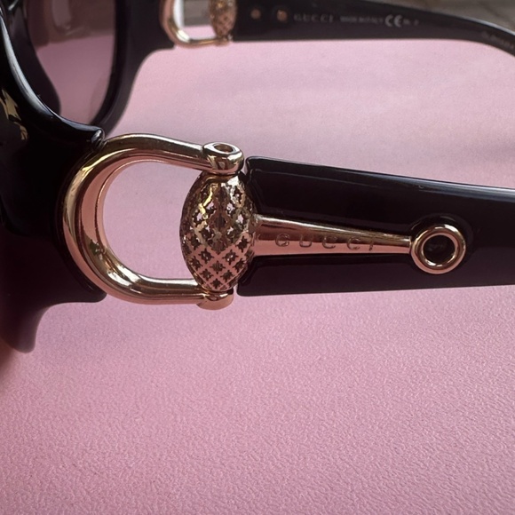 GUCCI Horsebit Black and Gold Sunglasses - Picture 2 of 8